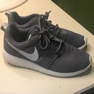 Nike Roshe one shoes. Great condition size 9